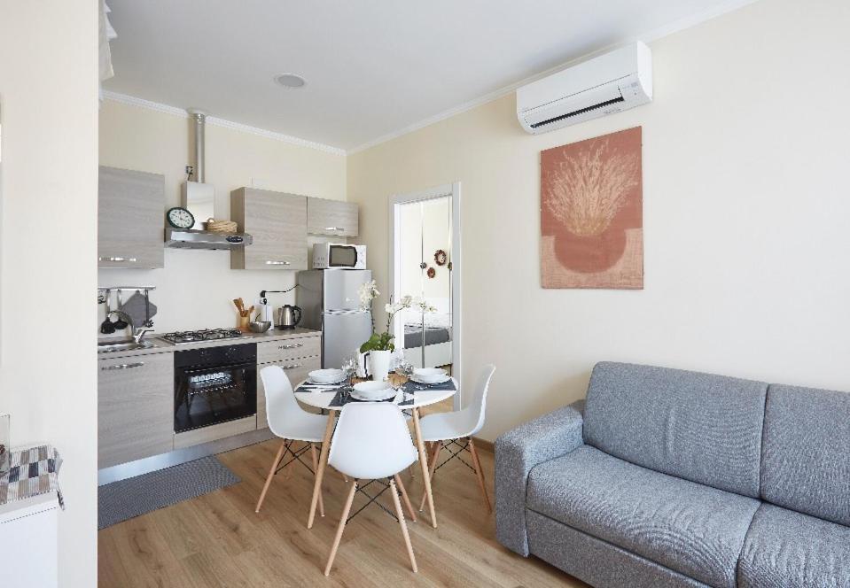Beautiful Bohemian Apartment In Center Conditioned Air Комо Екстериор снимка