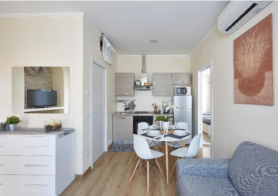 Beautiful Bohemian Apartment In Center Conditioned Air Комо Екстериор снимка