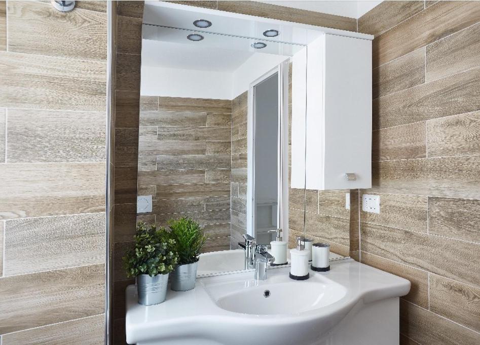 Beautiful Bohemian Apartment In Center Conditioned Air Комо Екстериор снимка