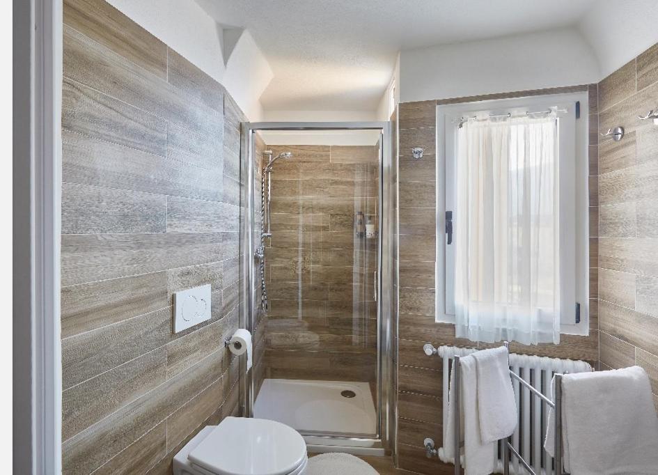 Beautiful Bohemian Apartment In Center Conditioned Air Комо Екстериор снимка